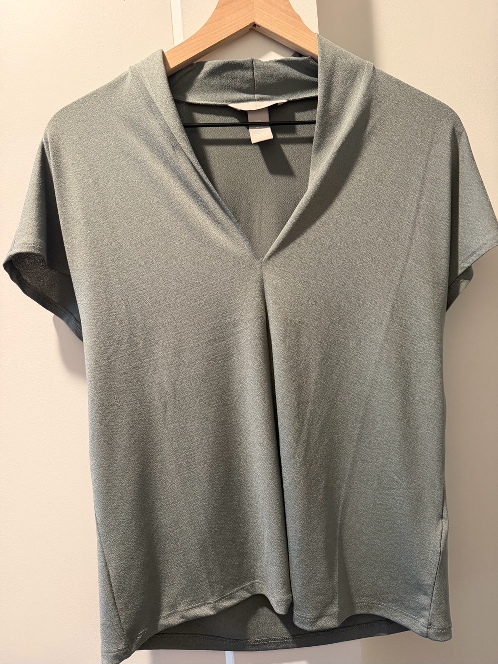 H&M Light Sage Green V-Neck Short Sleeve Top